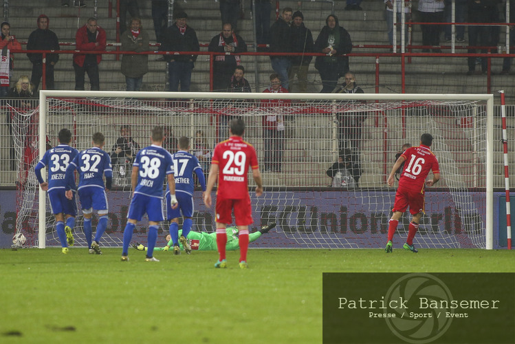 Berlin, Deutschland 06. Oktober 2016:
Testspiel - 16/17 - 1. FC Union Berlin vs. FC Luzern

TOR. Elfmeter verwandelt von Philipp Hosiner (Berlin). quer, querformat, mit Ball