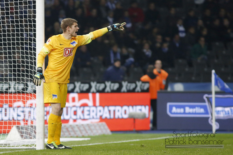 Berlin, Deutschland 07. November 2014:
1. BL - 14/15 - Hertha BSC Berlin vs. Hannover 96

Torwart / Torhueter / TorhÃ¼ter Thomas Kraft (Berlin) gibt seiner Mannschaft Anweisungen.