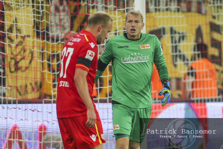 Berlin, Deutschland 15. August  2016:
2. BL - 16/17 - 1. FC Union Berlin vs. SG Dynamo Dresden

v.li. Toni Leistner (Berlin) und Torwart / TorhÃ¼ter / Torhueter Jakob Busk (Berlin). Aktion, Einzelbild, quer, querformat, Mimik, starker Gesichtsausdruck, Emotion, 