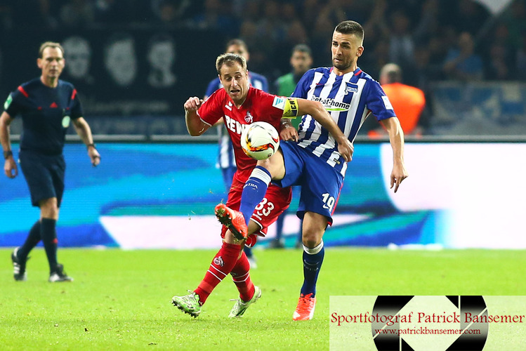 Berlin, Deutschland 22. September 2015:
1. BL - 15/16 - Hertha BSC Berlin vs. 1. FC Koeln

v. li. im Zweikampf Â Matthias Lehmann (KÃ¶ln / Koeln) und Vedad Ibisevic (Berlin). quer, querformat, Aktion, Einzelbild, mit Ball