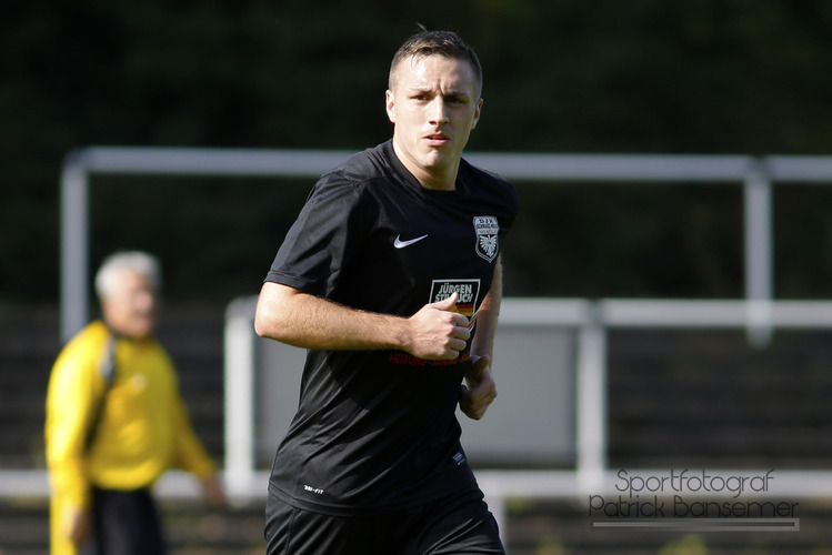 Berlin,  Deutschland 28. September 2014:
Bezirksliga - 14/15 - DJK Schwarz-Weiss NeukÃ¶lln vs. SV Adler Berlin

Tobias Dittmann (DJK) Portait.